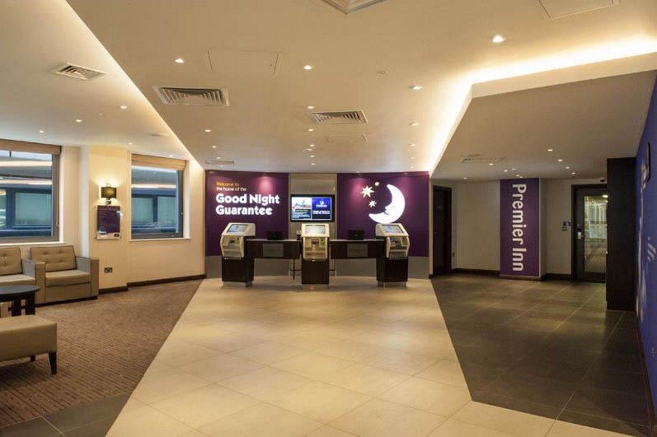Premier Inn London Bank Exterior photo