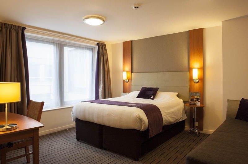 Premier Inn London Bank Exterior photo