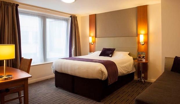 Premier Inn London Bank Exterior photo