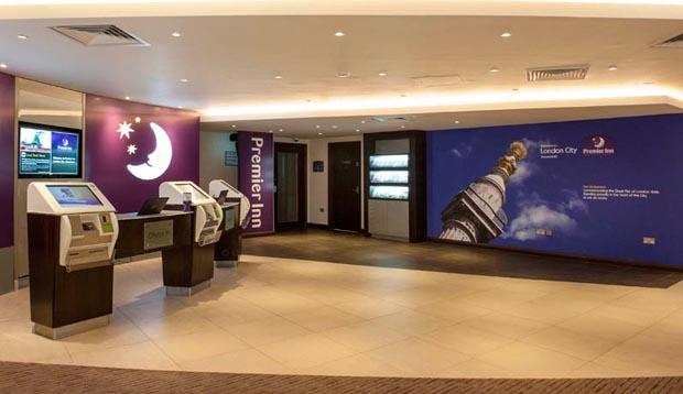 Premier Inn London Bank Exterior photo