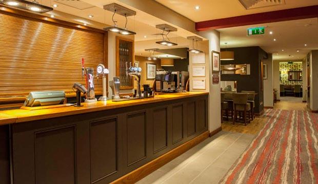 Premier Inn London Bank Exterior photo